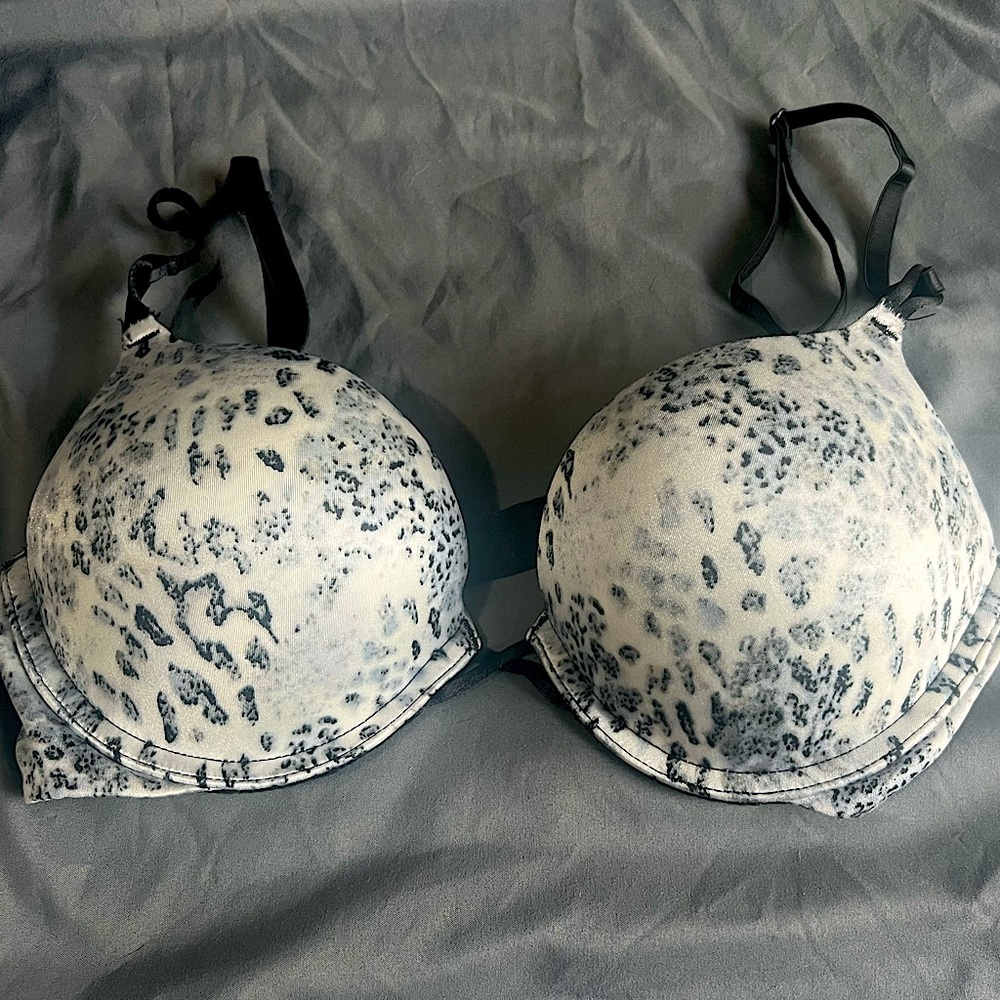 Victoria’s Secret Bombshell plunge push-up bra